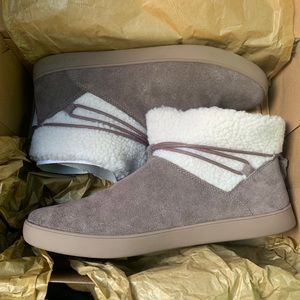 Kookaburra by Ugg boot slippers, never worn